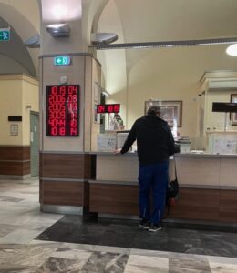 ハンガリー郵便局がスティーブ・ジョブズ氏の記念品を発行